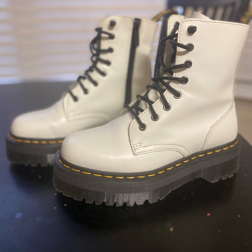 Dr. Martens Jadon platform smooth leather white size 7